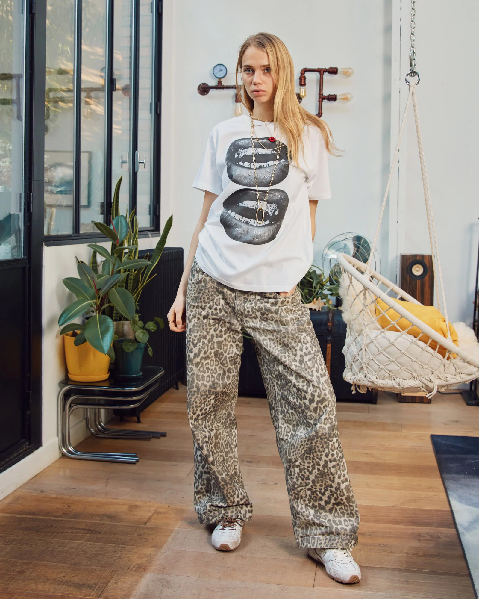 Double Kiss T-Shirt - Image 5